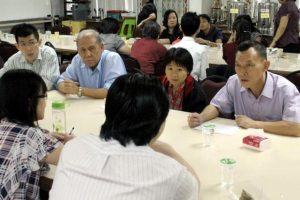 本校与隆中华独中教师对数理科的教学和发展进行交流