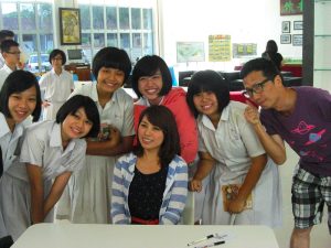 銮中图书馆协办  台湾部落格天后 – 弯弯@居銮分享暨签名会