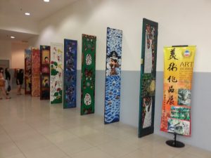 旧校舍拆下的木门进行再创作