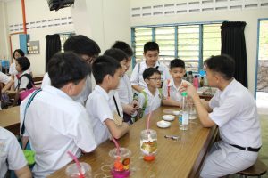 居銮区小六生参观本校，留下深刻印象