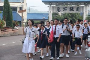 《小六生参观日》