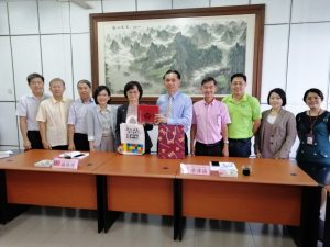 【驻马台北经济文化办事处参访銮中】