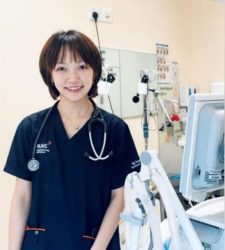 万米高空的医者仁心：本校校友陈劼敏机上救人获赞扬
