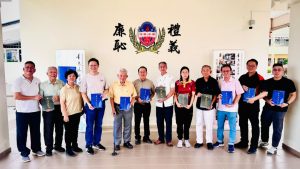《华乐情•乐团志》赠书居銮中华中学 见证华教与华乐薪火相传