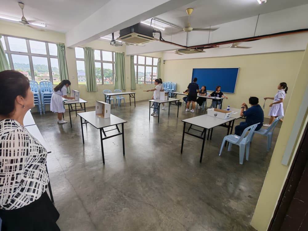 首投族走进民主课堂—居銮中华中学举办公民意识讲座与模拟投票活动