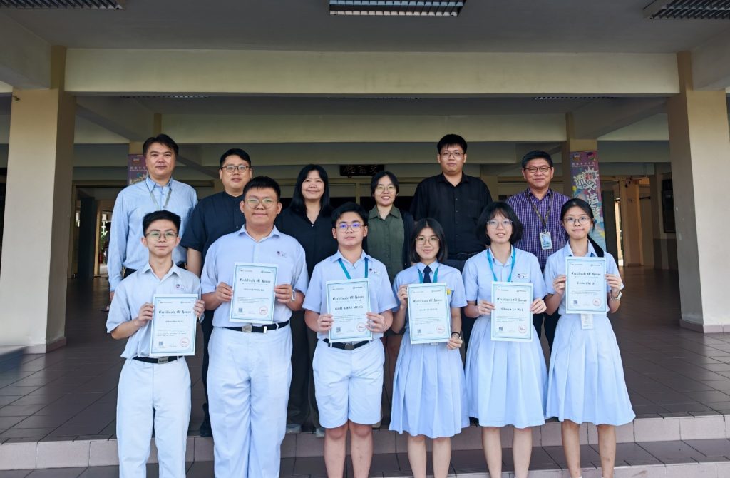 居銮中华中学学生近期校外比赛表现优异 数学书法赛事捷报频传